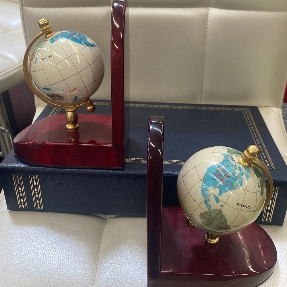 🪩📚Decorative Vintage Gemstone Inlaid World Globe on Brass Stand🪩📚